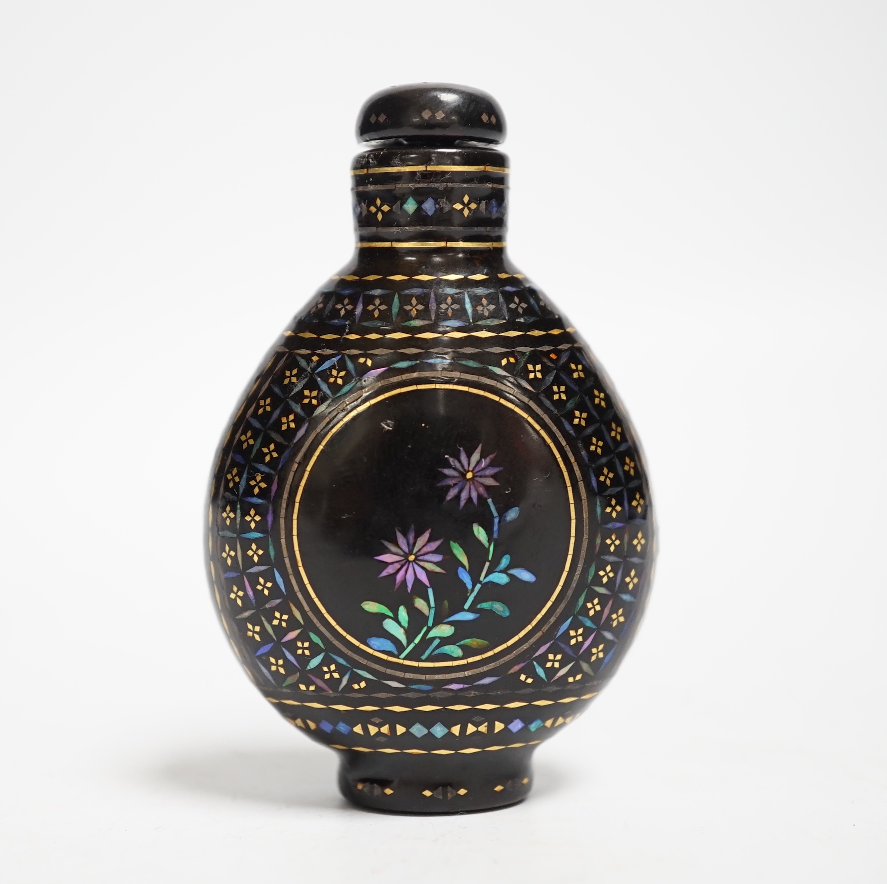 A 19th century Chinese lacquer snuff bottle, signed, 6.5cm